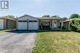 Building Photo - 874 Sparrow Rd