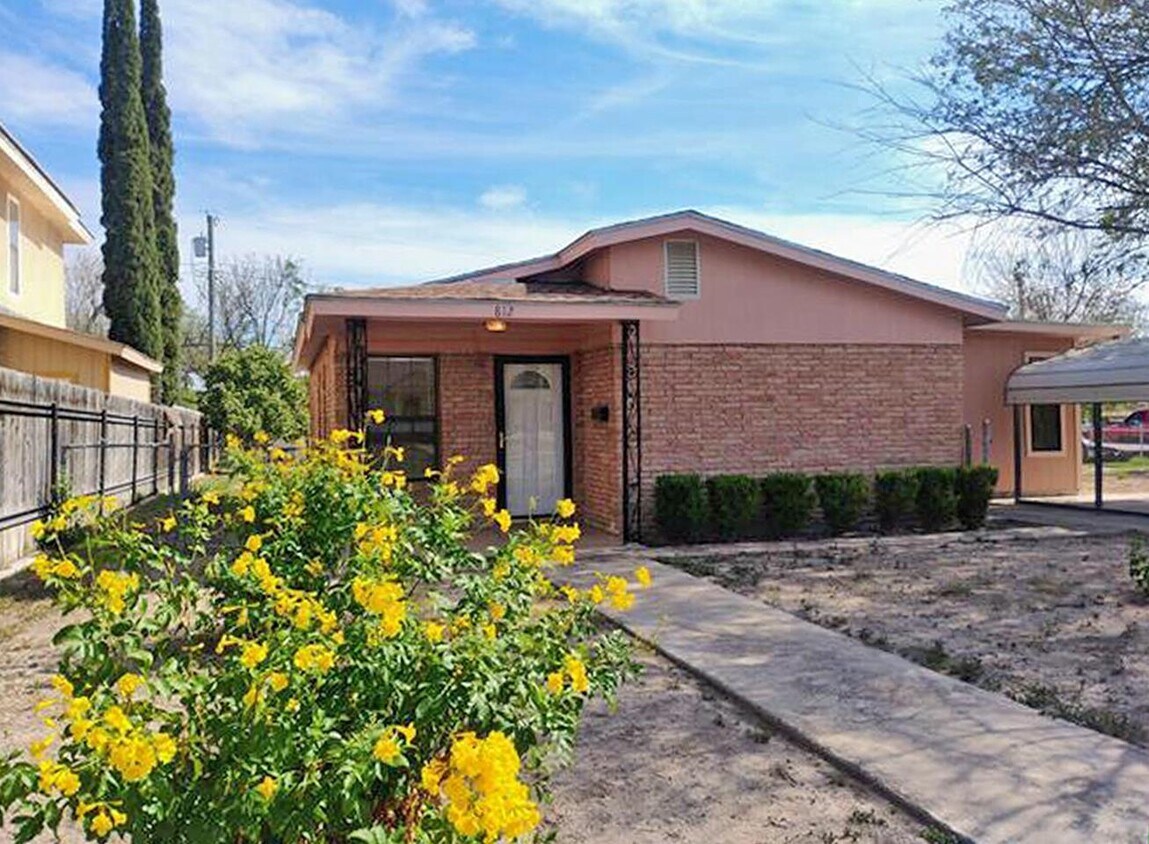 Foto principal - 812 W 6th St