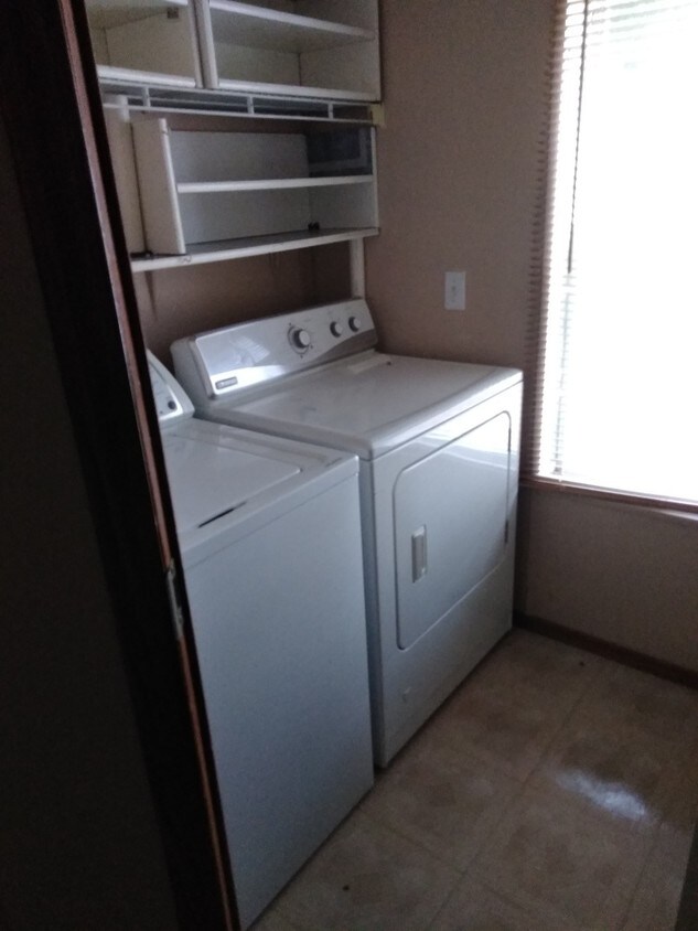 Primary Photo - 3650 W Ridge Rd
