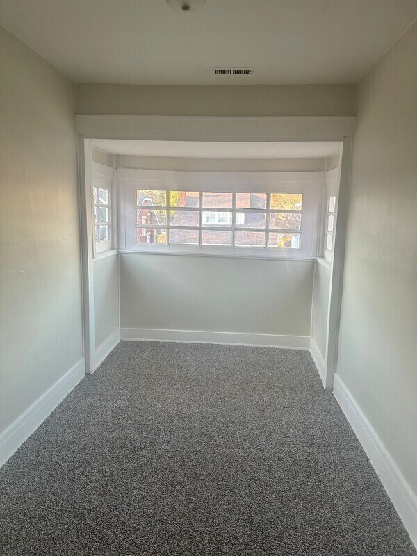 Foto del edificio - 3005 Merrill Ave
