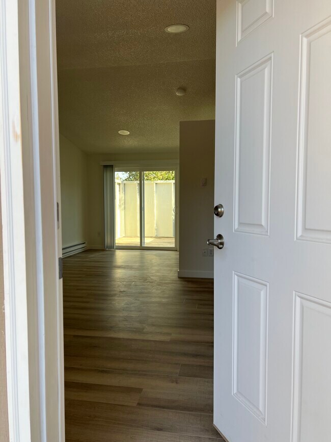 front door to deck - 2005 NE Holliday Ave