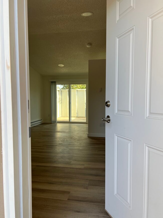 front door to deck - 2005 NE Holliday Ave