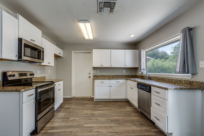 Foto del edificio - 9415 Quicksilver Dr