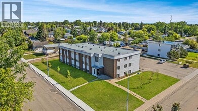 Building Photo - 9656-9656 Hillcrest Dr