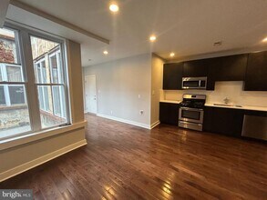 Building Photo - 723 Sansom St