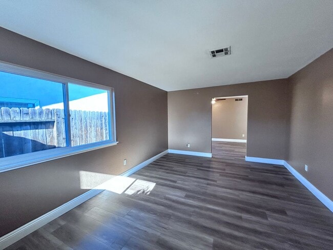 Photo - 9137-9139 Tuolumne Drive Apartment