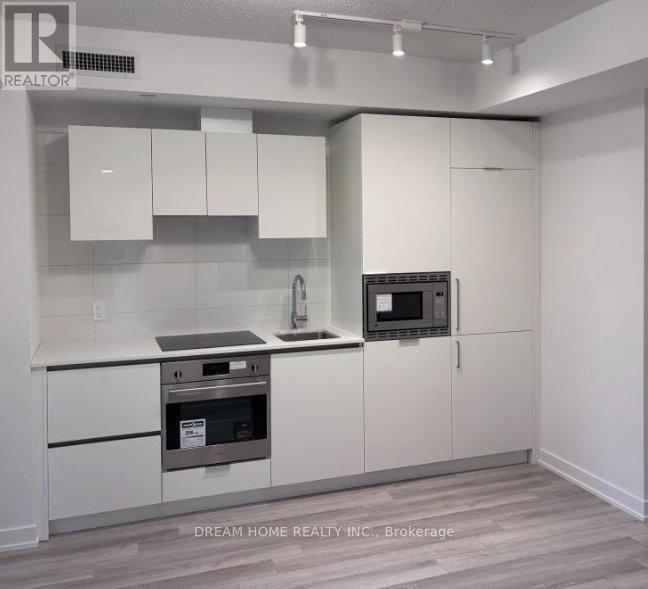 Building Photo - 238 Simcoe St