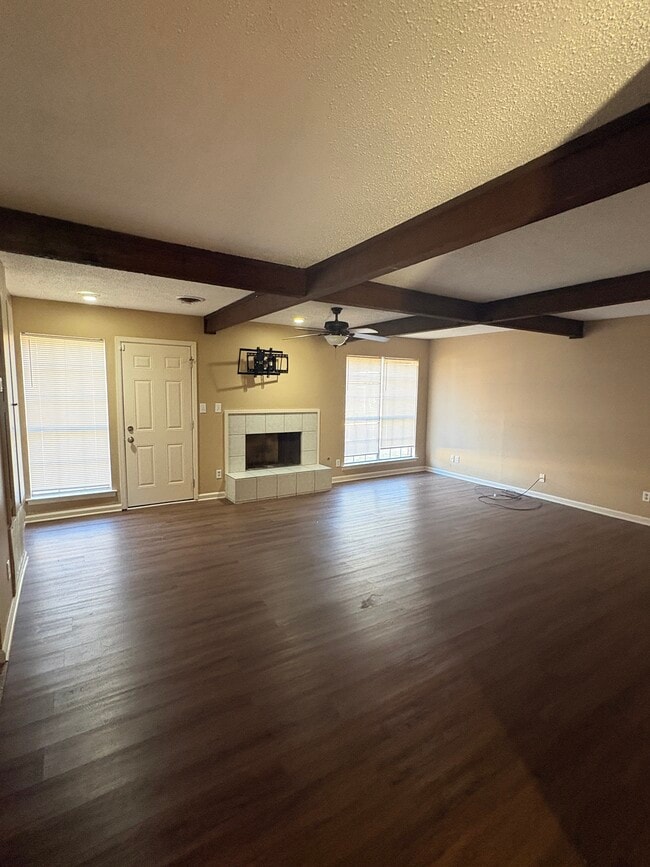 Foto del edificio - 5852 Roxboro Dr