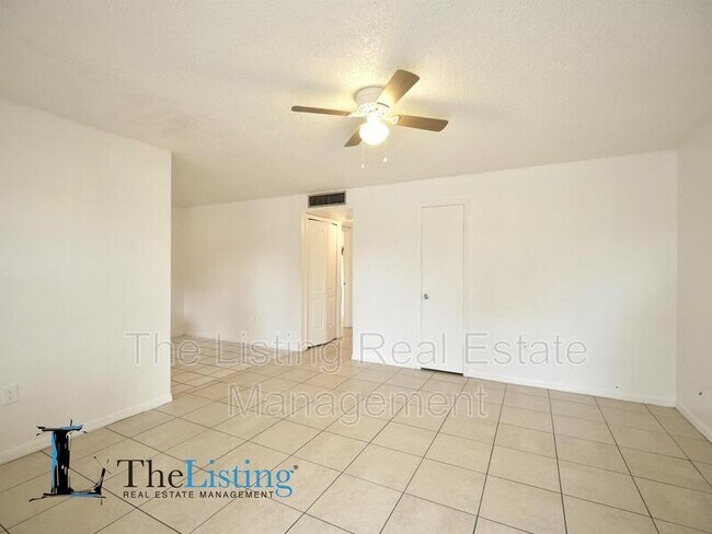 Foto del edificio - 900 N Bay St