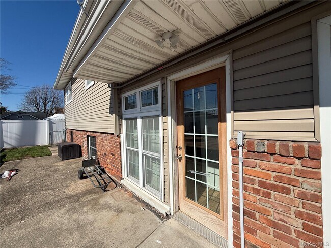 Foto del edificio - 73 Waterford Rd