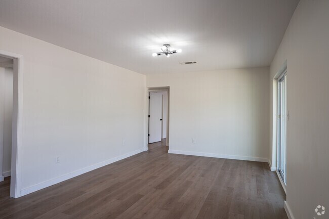 3 habitaciones, 2 baños - 973 pies cuadrados - Comedor / Sala de estar - Hidden Grove Apartments