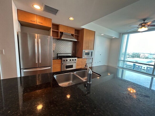 Foto del edificio - 1208 E Kennedy Blvd