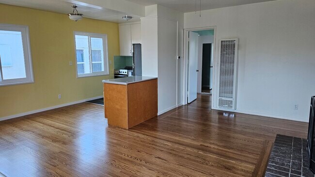 Building Photo - 3727 Randolph Ave