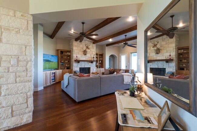 Foto del edificio - 900 County Road 438-SI ID1606261P