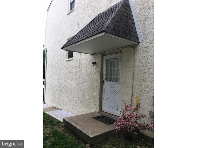 Building Photo - 650 Country Ln