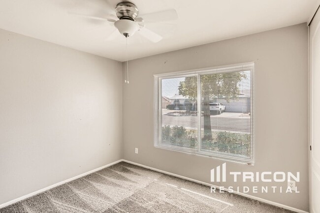 Building Photo - 10022 N 48th Ave