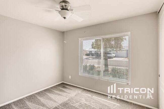 Foto del edificio - 10022 N 48th Ave