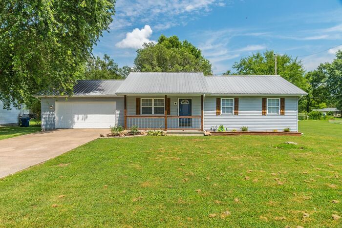 Primary Photo - Beautiful home in Marionville with lots of...