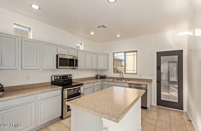 Foto del edificio - 9171 W Berkeley Rd