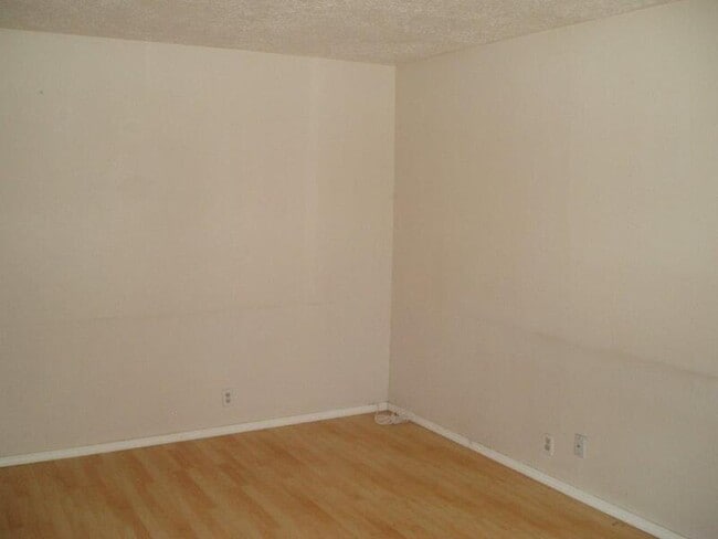 Building Photo - 12400 Hardin Ct NE