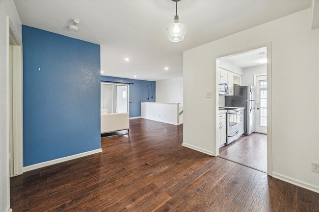 Photo - 2744 Briarhurst Dr Apartment
