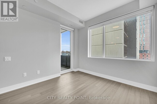 Photo du bâtiment - 664-664 Spadina Ave.