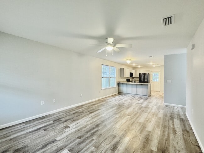 Foto del edificio - 704 E Chestnut Ave