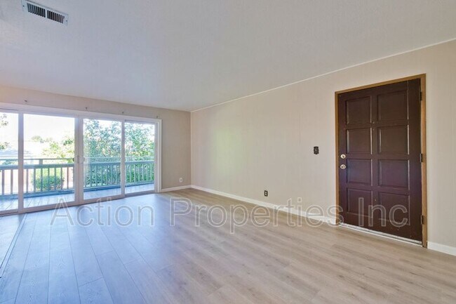 Building Photo - 2747 Mauricia Ave