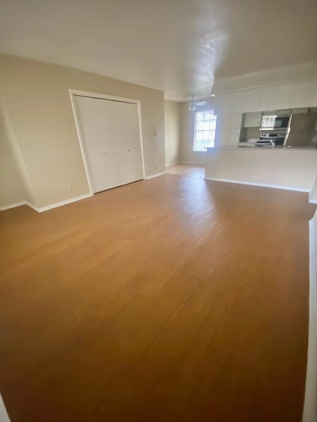 Building Photo - K002 - Pointe #61