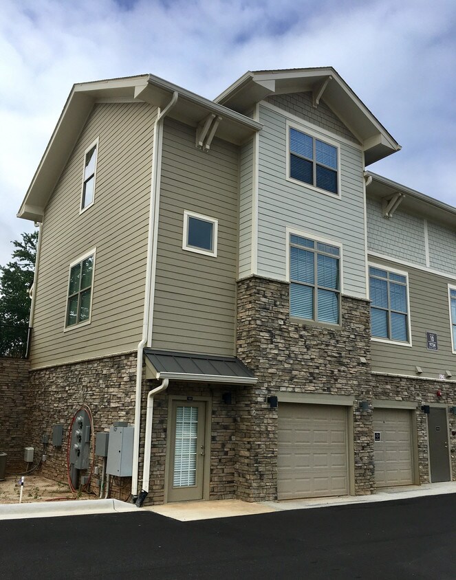 Foto principal - 9724 Kincey Ave