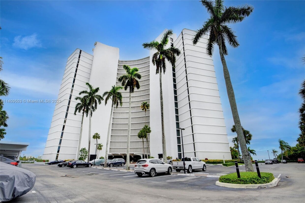 Primary Photo - 1200 S Flagler Dr