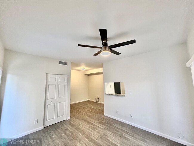Building Photo - 640 Cypress Club Way