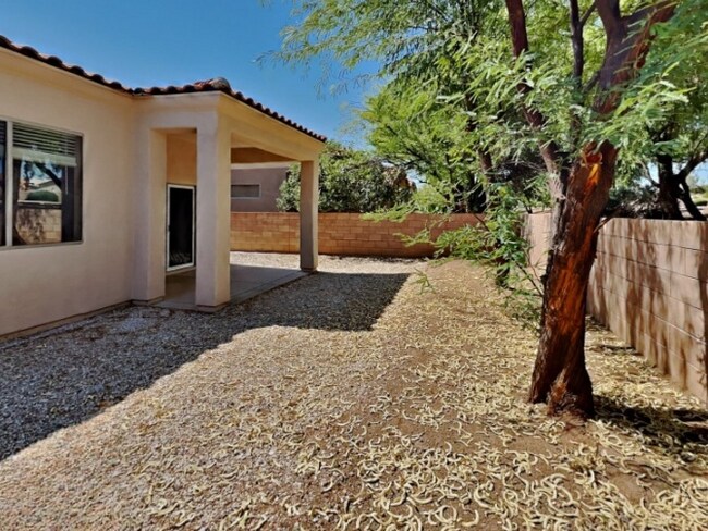 Building Photo - 2455 N Avenida Tabica