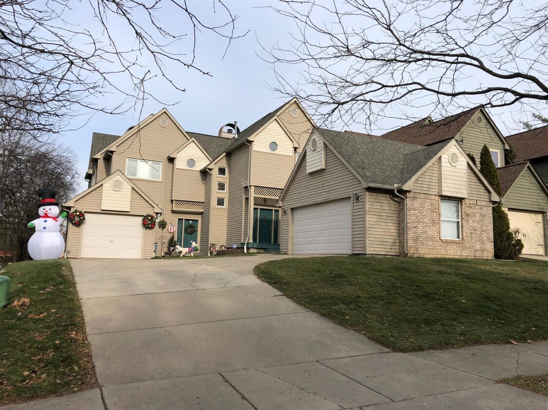 Foto principal - 458 Village Oaks Ct