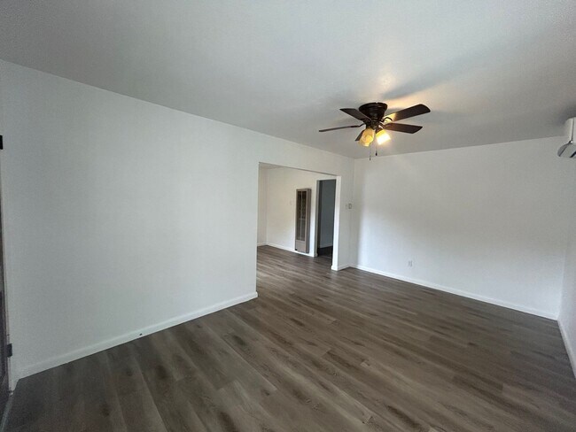 Building Photo - Charming 3 Bed, 2 Bath Home + Bonus 1 Bed/...