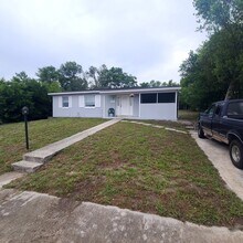 Building Photo - 7102 Holiday Dr
