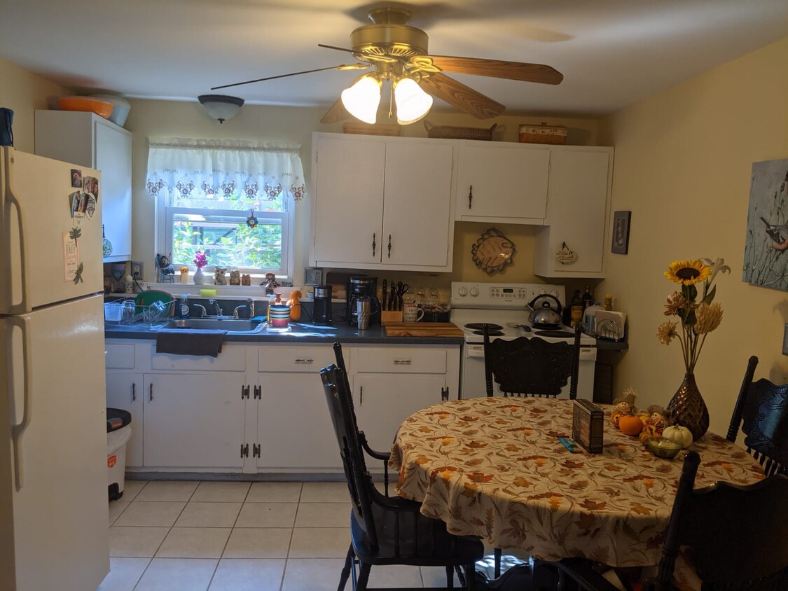 Foto principal - 7-11 Wilcox Ln