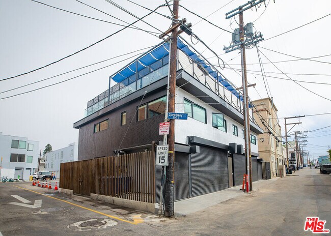 Foto del edificio - 14 Brooks Ave