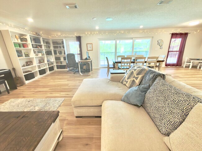 Foto del edificio - 1281 S Disston Ave
