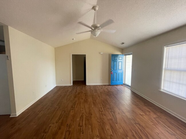 Building Photo - Whitney Pines 4 Bedroom