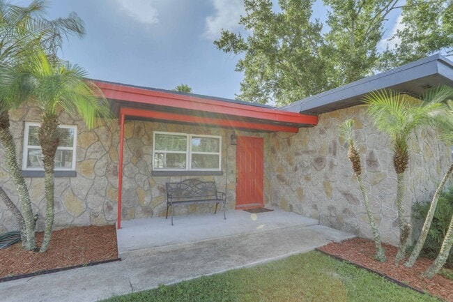 Photo - 121 S Triplet Lake Dr House