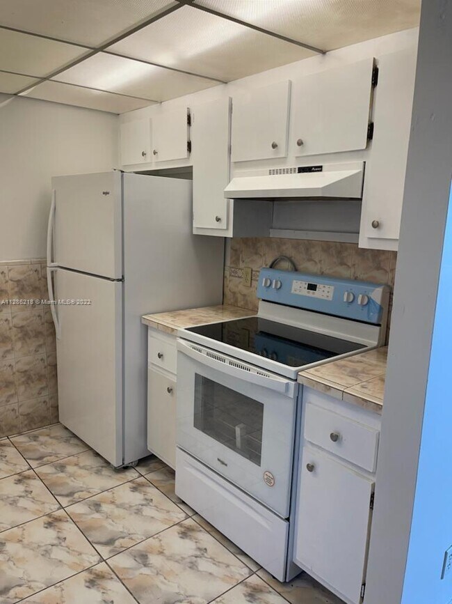 Foto del edificio - 1401 SW 135th Terrace