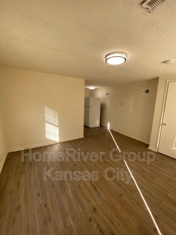 Building Photo - 726 N Noland Rd