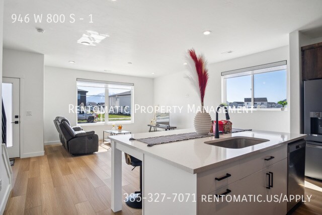 Foto del edificio - 946 W State Rd