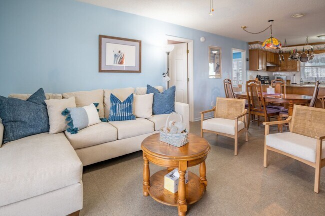 Building Photo - FURNISHED OFF-SEASON MONTHLY RENTAL-STARTI...
