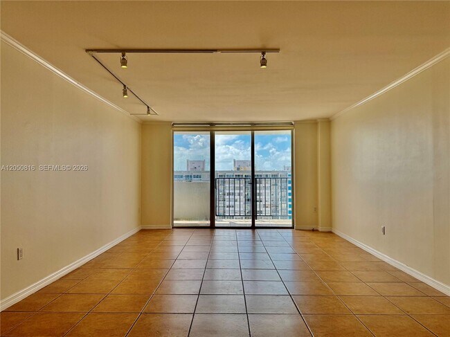Building Photo - 2780 NE 183rd St