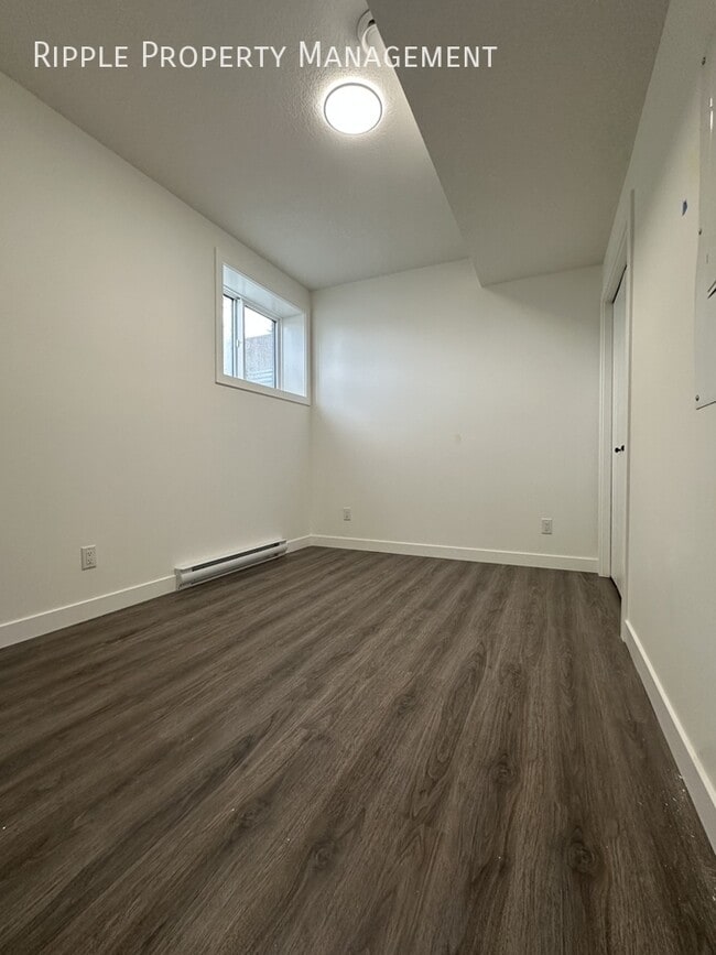 Building Photo - Modern 1 Beds, 1 Baths Lower/ Basement Lev...