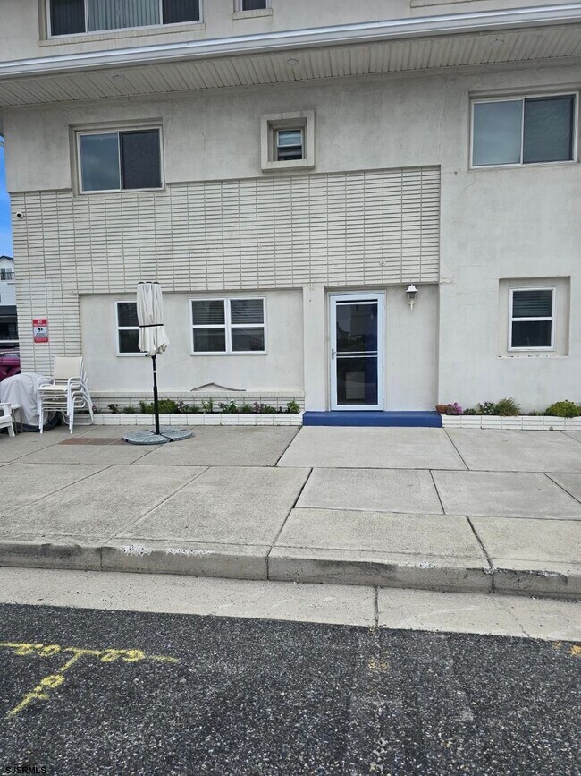 Building Photo - 111 S Dudley Ave