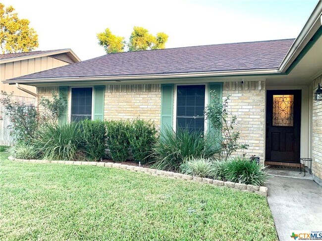 Building Photo - 418 Ivanhoe Dr