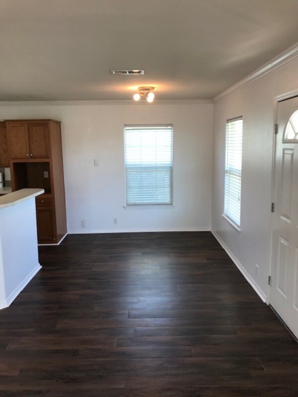 Building Photo - 201 Stoneburg Dr